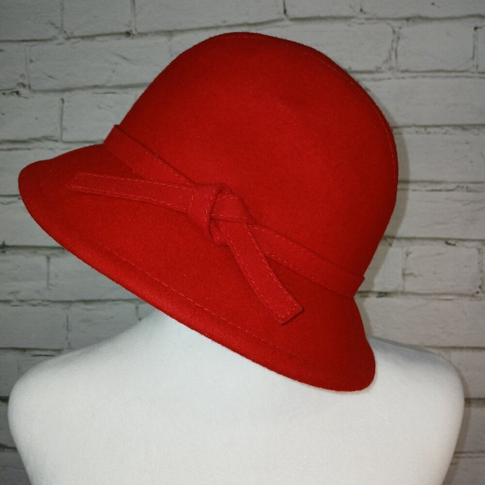WOMENS TRIXX WOOL CLOCHE HAT, LIKE NEW CONDITION, VIBRANT RED